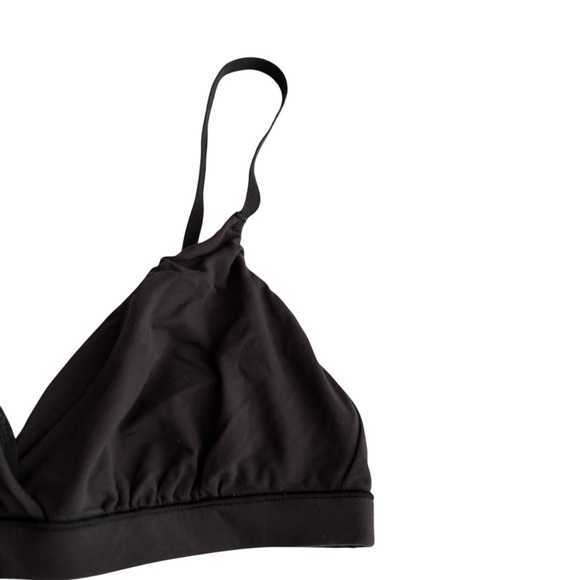 SKIMS Fits Everybody Crossover Bralette in onyx Black - Picture 5 of 9